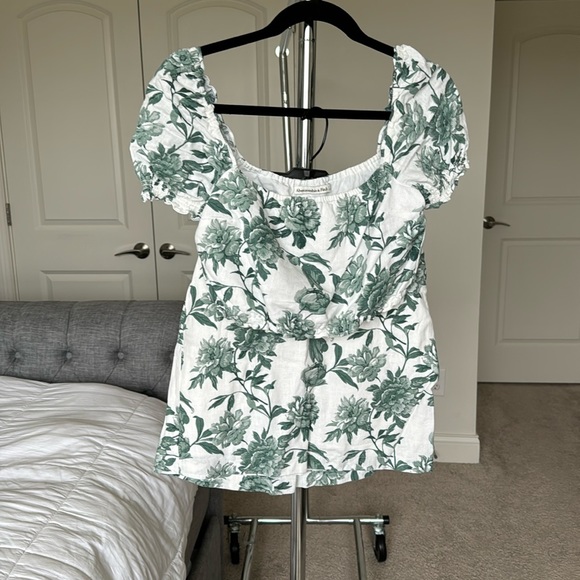 Abercrombie and Fitch Green Floral Skirt Set - Picture 2 of 13